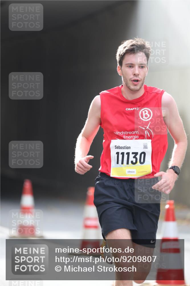 05.10.2025 - 20. swb-Marathon Bremen Michael Strokosch http://msf.ph/oto/9209807 05.10.2025 10:30:06 Laufen 11130 meine-sportfotos.de