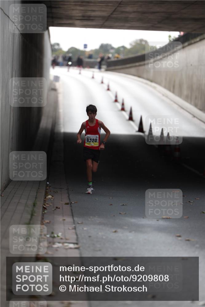 05.10.2025 - 20. swb-Marathon Bremen Michael Strokosch http://msf.ph/oto/9209808 05.10.2025 10:30:09 Laufen 9320 meine-sportfotos.de