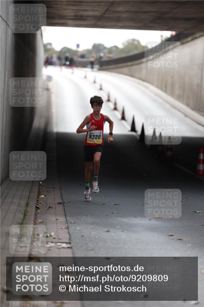 05.10.2025 - 20. swb-Marathon Bremen Michael Strokosch http://msf.ph/oto/9209809 05.10.2025 10:30:09 Laufen 9320 meine-sportfotos.de
