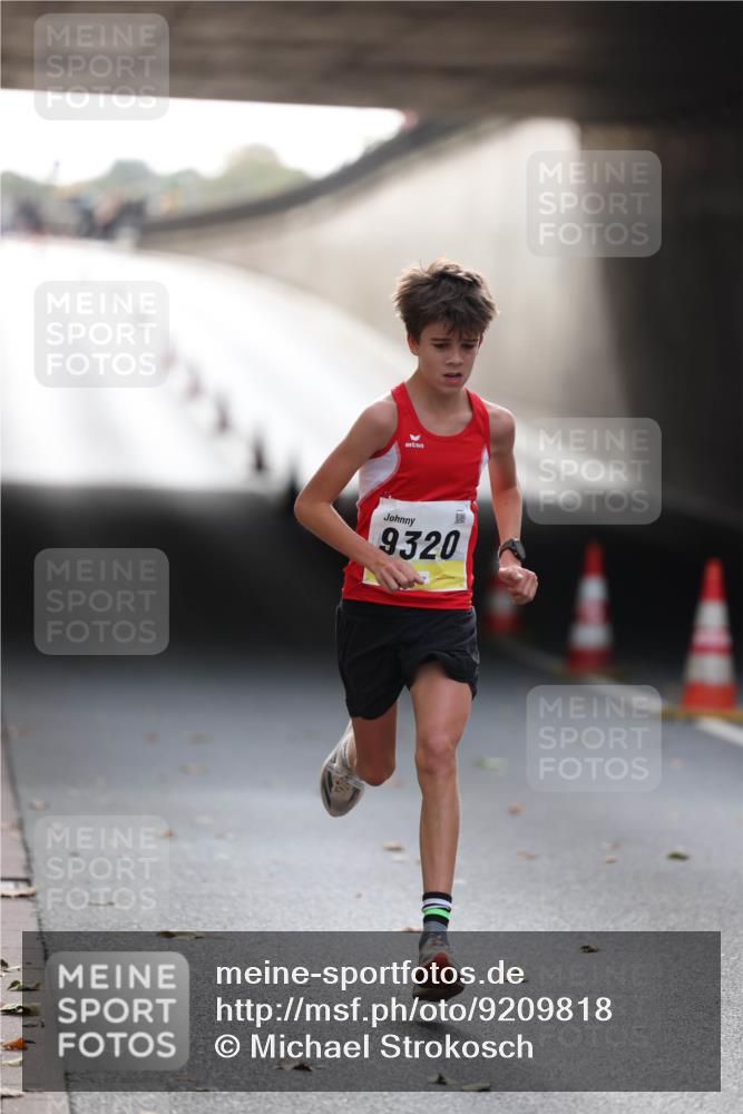 05.10.2025 - 20. swb-Marathon Bremen Michael Strokosch http://msf.ph/oto/9209818 05.10.2025 10:30:12 Laufen 9320 meine-sportfotos.de