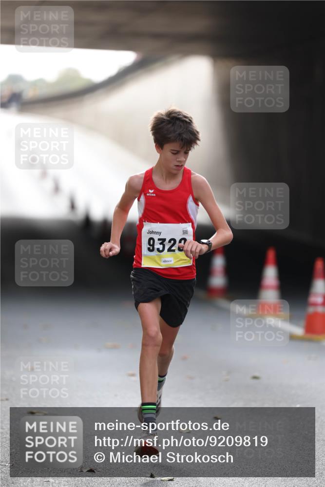 05.10.2025 - 20. swb-Marathon Bremen Michael Strokosch http://msf.ph/oto/9209819 05.10.2025 10:30:13 Laufen 9328 meine-sportfotos.de