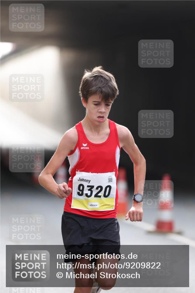 05.10.2025 - 20. swb-Marathon Bremen Michael Strokosch http://msf.ph/oto/9209822 05.10.2025 10:30:14 Laufen 9320 meine-sportfotos.de