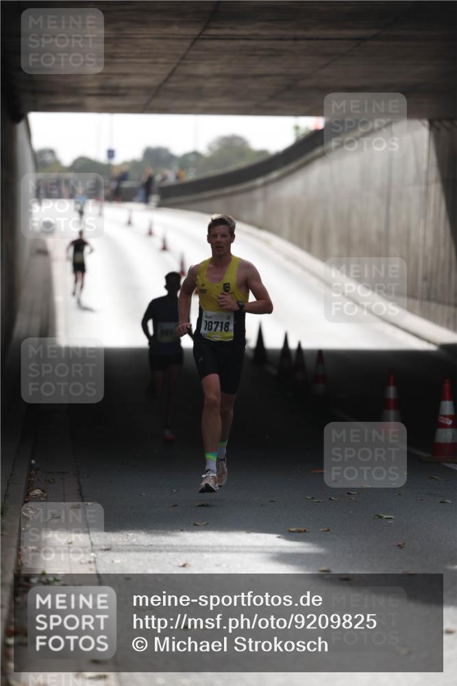 05.10.2025 - 20. swb-Marathon Bremen Michael Strokosch http://msf.ph/oto/9209825 05.10.2025 10:30:41 Laufen 10718 meine-sportfotos.de