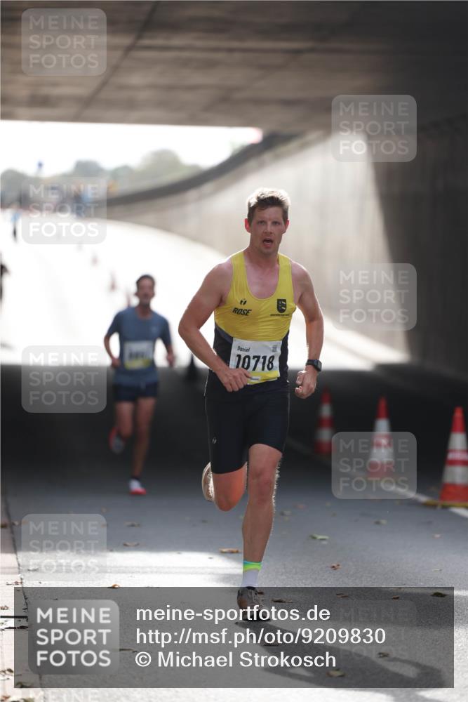 05.10.2025 - 20. swb-Marathon Bremen Michael Strokosch http://msf.ph/oto/9209830 05.10.2025 10:30:44 Laufen 10718 meine-sportfotos.de