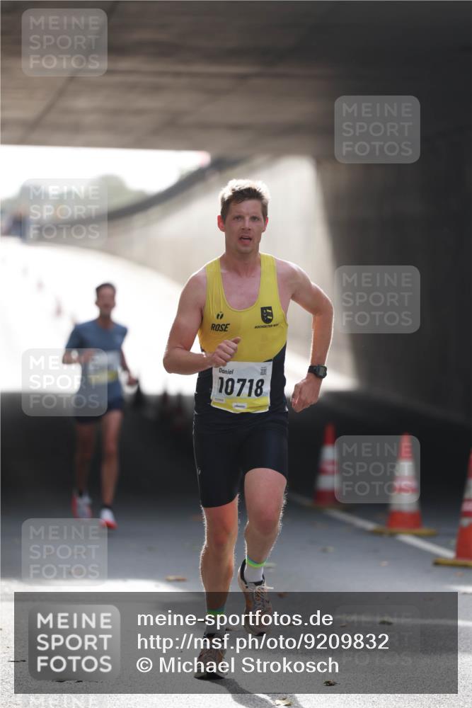 05.10.2025 - 20. swb-Marathon Bremen Michael Strokosch http://msf.ph/oto/9209832 05.10.2025 10:30:44 Laufen 10718 meine-sportfotos.de