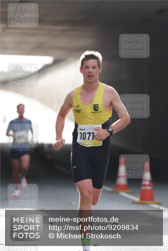 05.10.2025 - 20. swb-Marathon Bremen Michael Strokosch http://msf.ph/oto/9209834 05.10.2025 10:30:45 Laufen 1071, 02568 meine-sportfotos.de