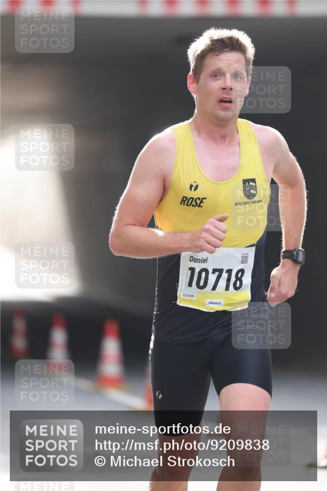 05.10.2025 - 20. swb-Marathon Bremen Michael Strokosch http://msf.ph/oto/9209838 05.10.2025 10:30:46 Laufen 10718, 02568 meine-sportfotos.de