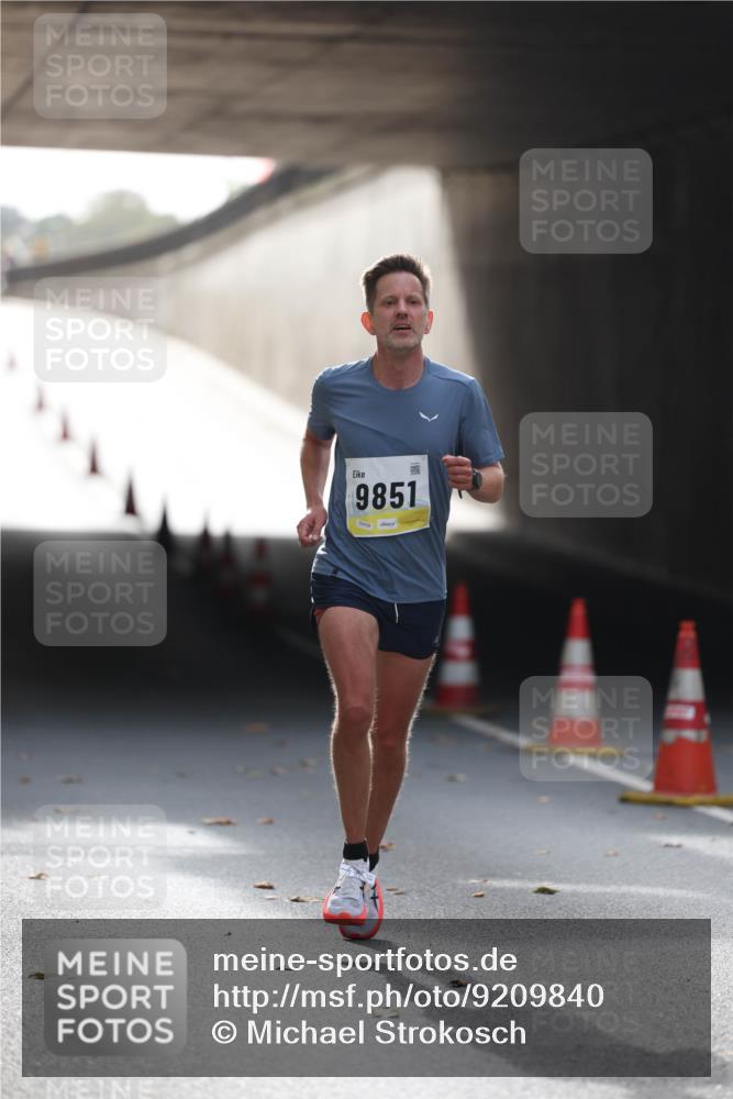 05.10.2025 - 20. swb-Marathon Bremen Michael Strokosch http://msf.ph/oto/9209840 05.10.2025 10:30:47 Laufen 9851, 02438 meine-sportfotos.de