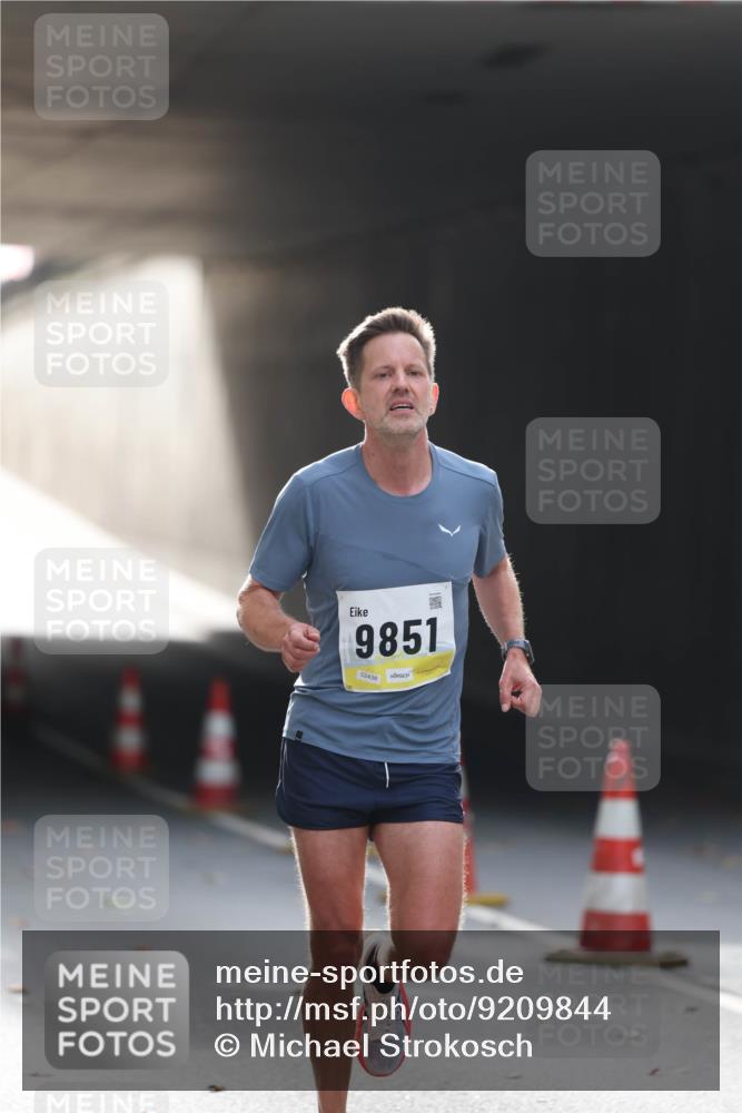 05.10.2025 - 20. swb-Marathon Bremen Michael Strokosch http://msf.ph/oto/9209844 05.10.2025 10:30:48 Laufen 9851, 02438 meine-sportfotos.de