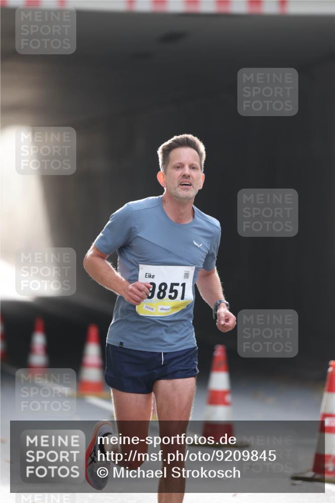 05.10.2025 - 20. swb-Marathon Bremen Michael Strokosch http://msf.ph/oto/9209845 05.10.2025 10:30:48 Laufen 9851, 02438 meine-sportfotos.de