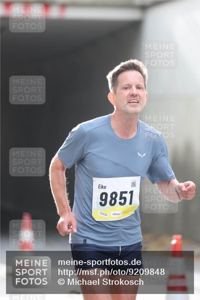 05.10.2025 - 20. swb-Marathon Bremen Michael Strokosch http://msf.ph/oto/9209848 05.10.2025 10:30:49 Laufen 9851, 02438 meine-sportfotos.de