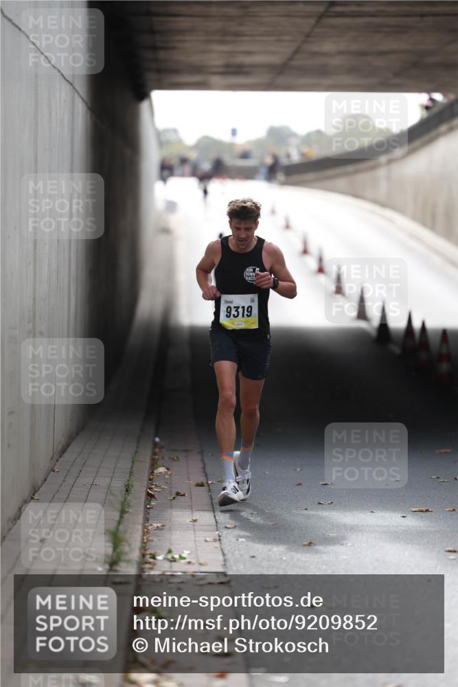 05.10.2025 - 20. swb-Marathon Bremen Michael Strokosch http://msf.ph/oto/9209852 05.10.2025 10:30:56 Laufen 9319 meine-sportfotos.de