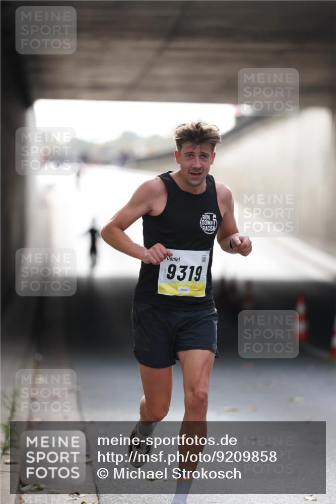 05.10.2025 - 20. swb-Marathon Bremen Michael Strokosch http://msf.ph/oto/9209858 05.10.2025 10:30:58 Laufen 9319 meine-sportfotos.de