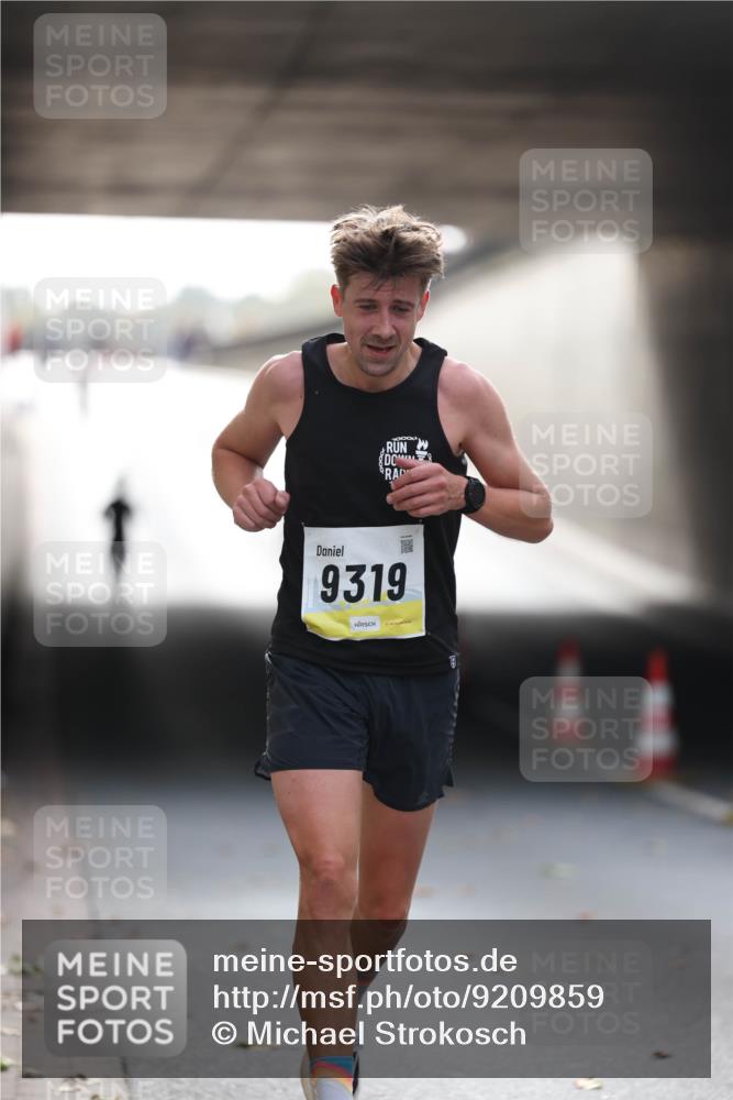 05.10.2025 - 20. swb-Marathon Bremen Michael Strokosch http://msf.ph/oto/9209859 05.10.2025 10:30:59 Laufen 9319 meine-sportfotos.de