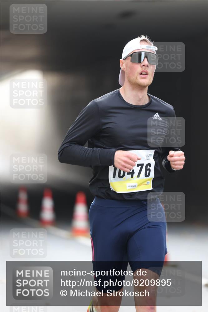 05.10.2025 - 20. swb-Marathon Bremen Michael Strokosch http://msf.ph/oto/9209895 05.10.2025 10:31:25 Laufen 10476 meine-sportfotos.de