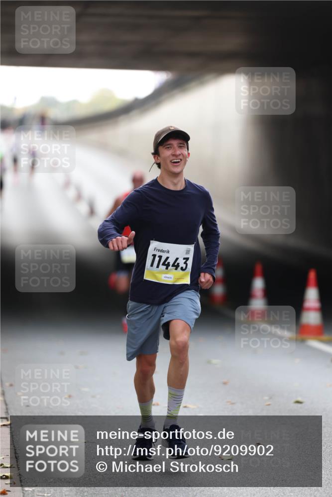 05.10.2025 - 20. swb-Marathon Bremen Michael Strokosch http://msf.ph/oto/9209902 05.10.2025 10:31:29 Laufen 11443 meine-sportfotos.de