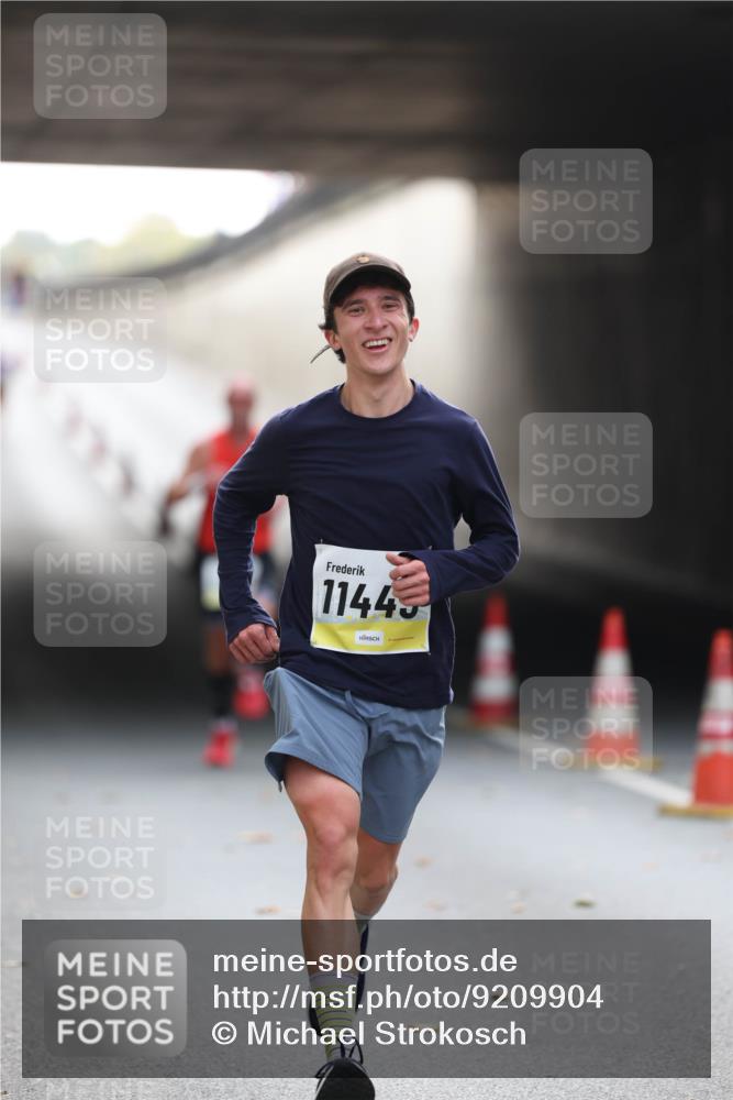 05.10.2025 - 20. swb-Marathon Bremen Michael Strokosch http://msf.ph/oto/9209904 05.10.2025 10:31:29 Laufen 11443 meine-sportfotos.de