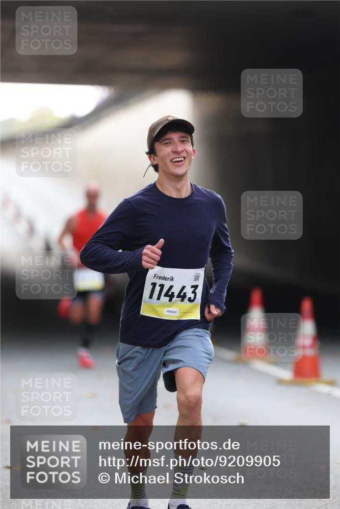 05.10.2025 - 20. swb-Marathon Bremen Michael Strokosch http://msf.ph/oto/9209905 05.10.2025 10:31:29 Laufen 11443 meine-sportfotos.de