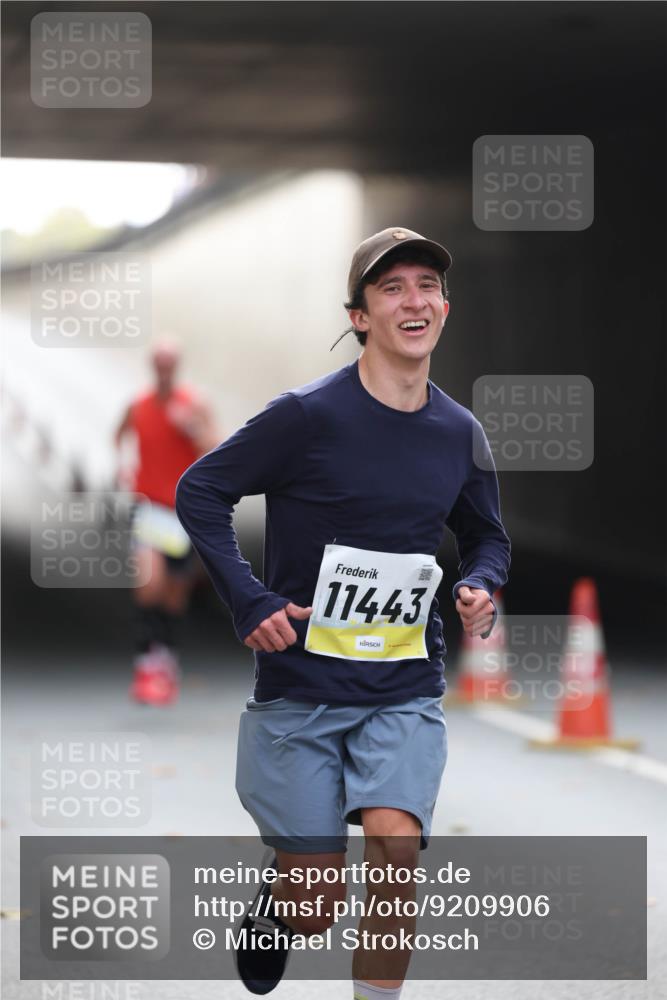 05.10.2025 - 20. swb-Marathon Bremen Michael Strokosch http://msf.ph/oto/9209906 05.10.2025 10:31:30 Laufen 11443 meine-sportfotos.de