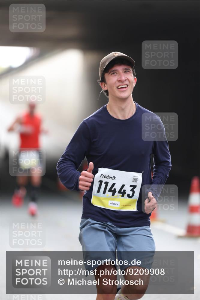 05.10.2025 - 20. swb-Marathon Bremen Michael Strokosch http://msf.ph/oto/9209908 05.10.2025 10:31:30 Laufen 11443 meine-sportfotos.de