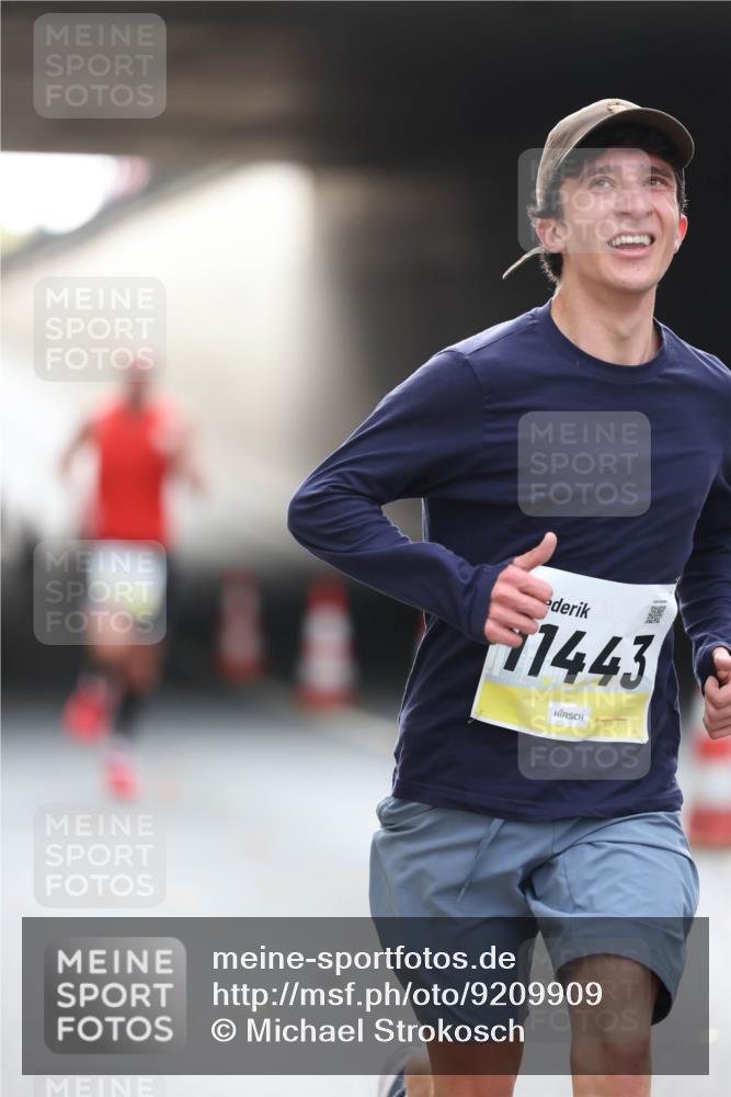 05.10.2025 - 20. swb-Marathon Bremen Michael Strokosch http://msf.ph/oto/9209909 05.10.2025 10:31:30 Laufen 11443 meine-sportfotos.de