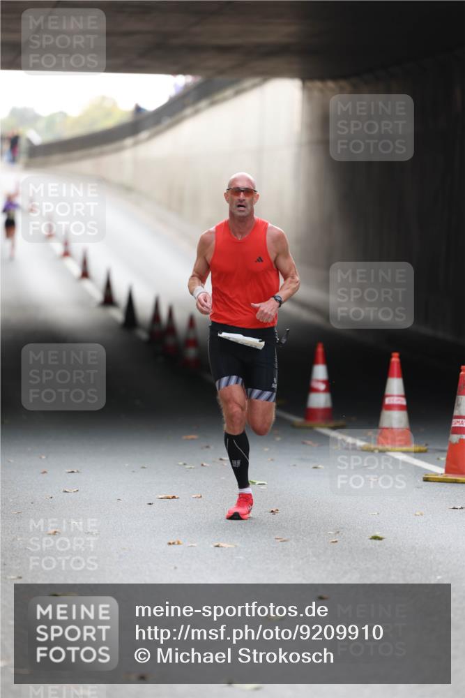 05.10.2025 - 20. swb-Marathon Bremen Michael Strokosch http://msf.ph/oto/9209910 05.10.2025 10:31:31 Laufen  meine-sportfotos.de