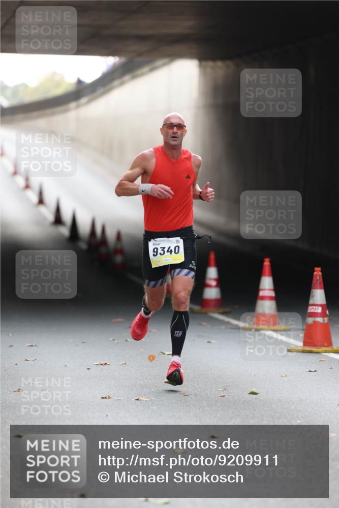 05.10.2025 - 20. swb-Marathon Bremen Michael Strokosch http://msf.ph/oto/9209911 05.10.2025 10:31:31 Laufen 9340 meine-sportfotos.de