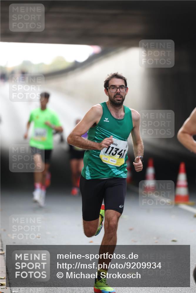 05.10.2025 - 20. swb-Marathon Bremen Michael Strokosch http://msf.ph/oto/9209934 05.10.2025 10:31:45 Laufen 11341, 02286 meine-sportfotos.de