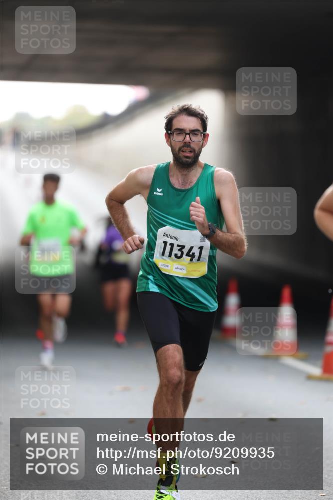 05.10.2025 - 20. swb-Marathon Bremen Michael Strokosch http://msf.ph/oto/9209935 05.10.2025 10:31:46 Laufen 11341, 02286 meine-sportfotos.de