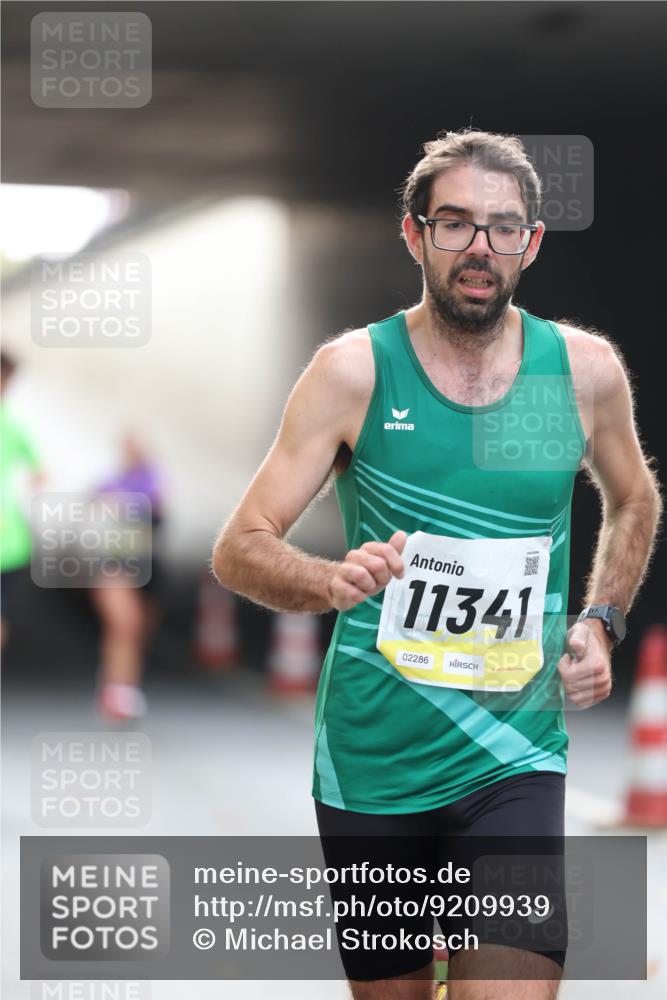 05.10.2025 - 20. swb-Marathon Bremen Michael Strokosch http://msf.ph/oto/9209939 05.10.2025 10:31:47 Laufen 11341, 02286 meine-sportfotos.de