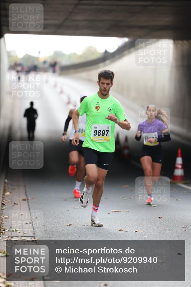05.10.2025 - 20. swb-Marathon Bremen Michael Strokosch http://msf.ph/oto/9209940 05.10.2025 10:31:47 Laufen 9697, 02661 meine-sportfotos.de