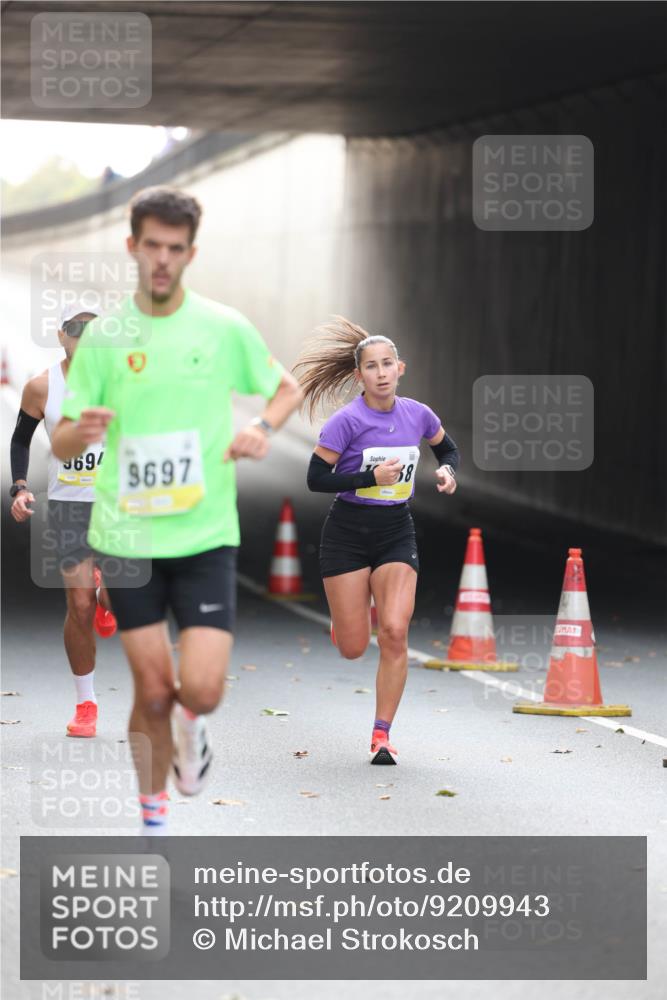 05.10.2025 - 20. swb-Marathon Bremen Michael Strokosch http://msf.ph/oto/9209943 05.10.2025 10:31:48 Laufen 9694, 9697, 58 meine-sportfotos.de