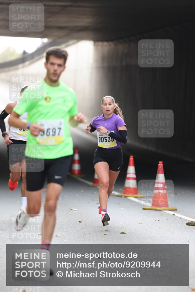05.10.2025 - 20. swb-Marathon Bremen Michael Strokosch http://msf.ph/oto/9209944 05.10.2025 10:31:49 Laufen 9697, 10538 meine-sportfotos.de