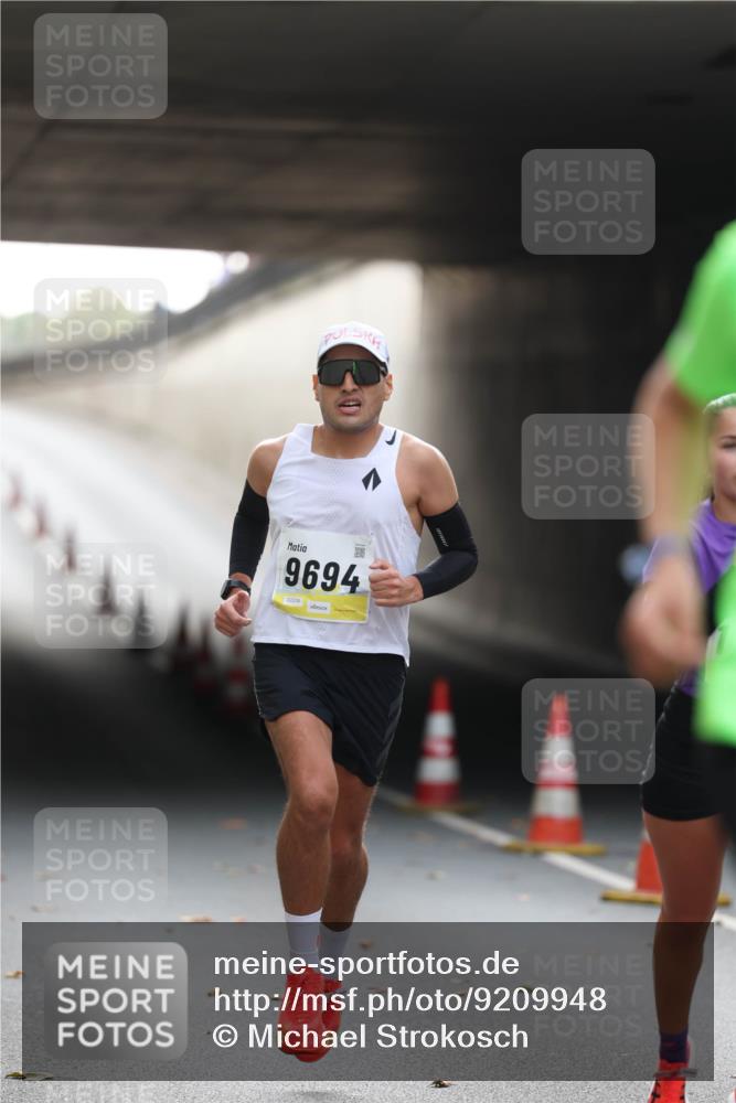 05.10.2025 - 20. swb-Marathon Bremen Michael Strokosch http://msf.ph/oto/9209948 05.10.2025 10:31:50 Laufen 9694, 02236 meine-sportfotos.de