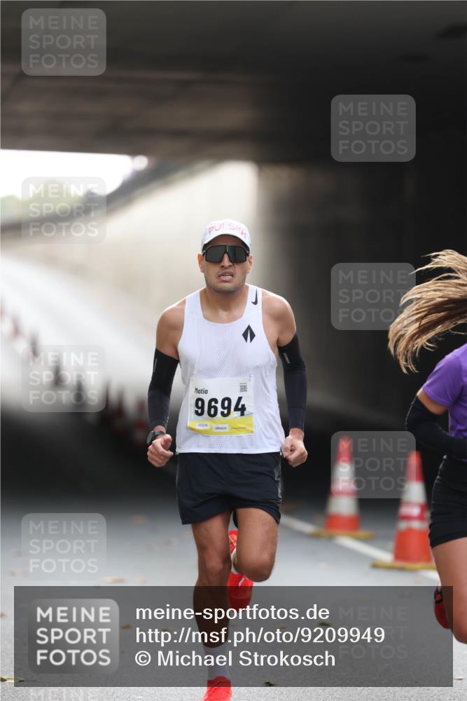 05.10.2025 - 20. swb-Marathon Bremen Michael Strokosch http://msf.ph/oto/9209949 05.10.2025 10:31:50 Laufen 9694, 02236 meine-sportfotos.de