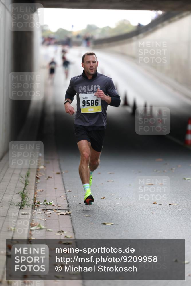 05.10.2025 - 20. swb-Marathon Bremen Michael Strokosch http://msf.ph/oto/9209958 05.10.2025 10:31:56 Laufen 9596 meine-sportfotos.de