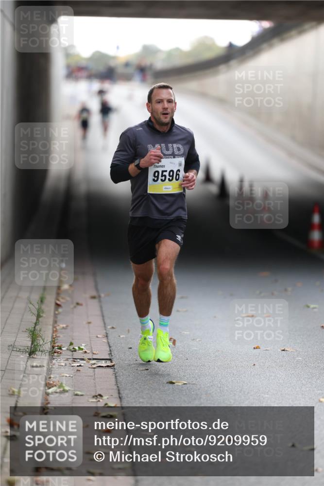 05.10.2025 - 20. swb-Marathon Bremen Michael Strokosch http://msf.ph/oto/9209959 05.10.2025 10:31:57 Laufen 9596 meine-sportfotos.de