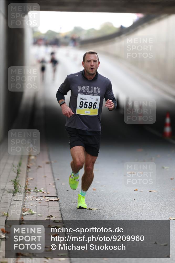 05.10.2025 - 20. swb-Marathon Bremen Michael Strokosch http://msf.ph/oto/9209960 05.10.2025 10:31:57 Laufen 02013, 9596 meine-sportfotos.de