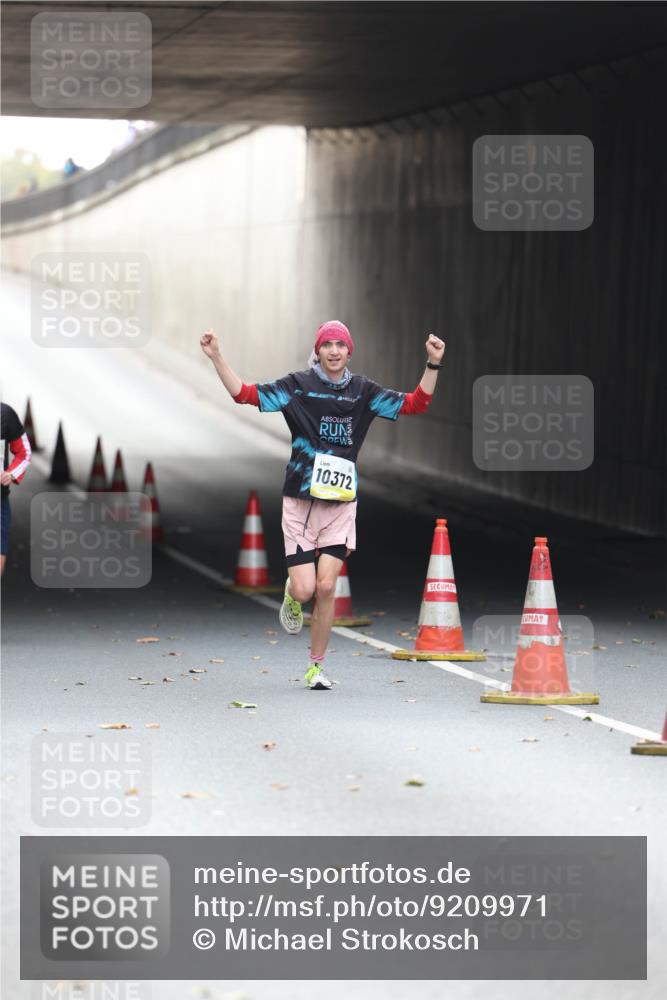 05.10.2025 - 20. swb-Marathon Bremen Michael Strokosch http://msf.ph/oto/9209971 05.10.2025 10:32:12 Laufen 10372 meine-sportfotos.de