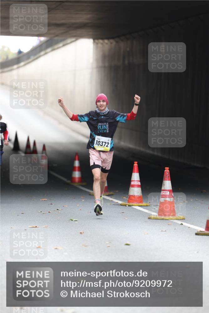 05.10.2025 - 20. swb-Marathon Bremen Michael Strokosch http://msf.ph/oto/9209972 05.10.2025 10:32:12 Laufen 10372 meine-sportfotos.de
