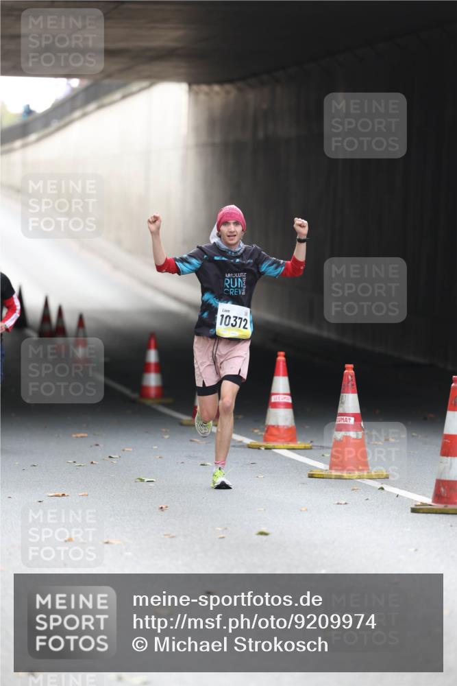 05.10.2025 - 20. swb-Marathon Bremen Michael Strokosch http://msf.ph/oto/9209974 05.10.2025 10:32:13 Laufen 10372 meine-sportfotos.de