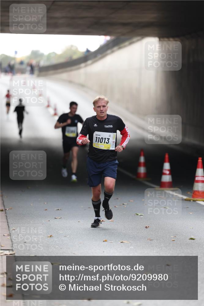 05.10.2025 - 20. swb-Marathon Bremen Michael Strokosch http://msf.ph/oto/9209980 05.10.2025 10:32:15 Laufen 11013 meine-sportfotos.de