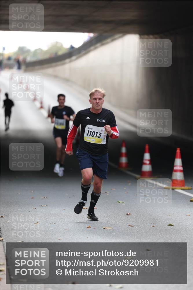 05.10.2025 - 20. swb-Marathon Bremen Michael Strokosch http://msf.ph/oto/9209981 05.10.2025 10:32:15 Laufen 11013 meine-sportfotos.de
