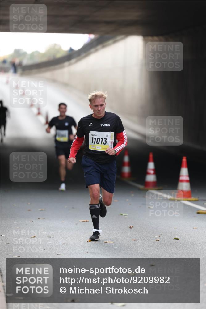 05.10.2025 - 20. swb-Marathon Bremen Michael Strokosch http://msf.ph/oto/9209982 05.10.2025 10:32:15 Laufen 11013 meine-sportfotos.de