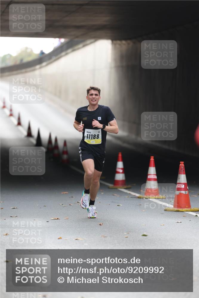 05.10.2025 - 20. swb-Marathon Bremen Michael Strokosch http://msf.ph/oto/9209992 05.10.2025 10:32:18 Laufen 11188 meine-sportfotos.de