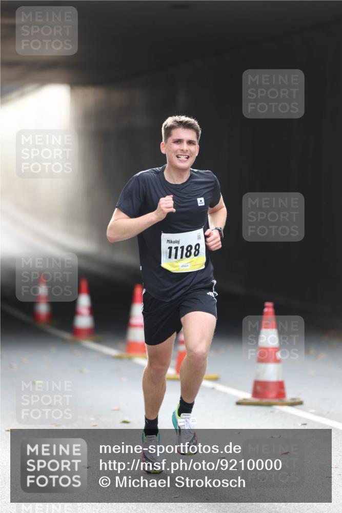 05.10.2025 - 20. swb-Marathon Bremen Michael Strokosch http://msf.ph/oto/9210000 05.10.2025 10:32:20 Laufen 11188 meine-sportfotos.de