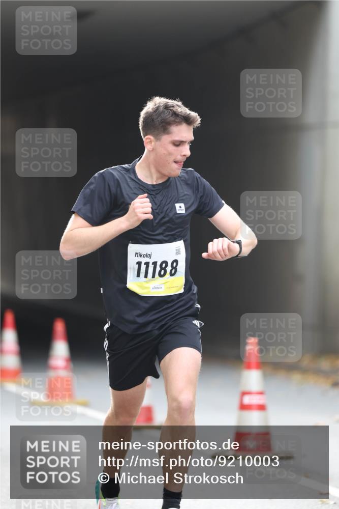 05.10.2025 - 20. swb-Marathon Bremen Michael Strokosch http://msf.ph/oto/9210003 05.10.2025 10:32:21 Laufen 11188 meine-sportfotos.de