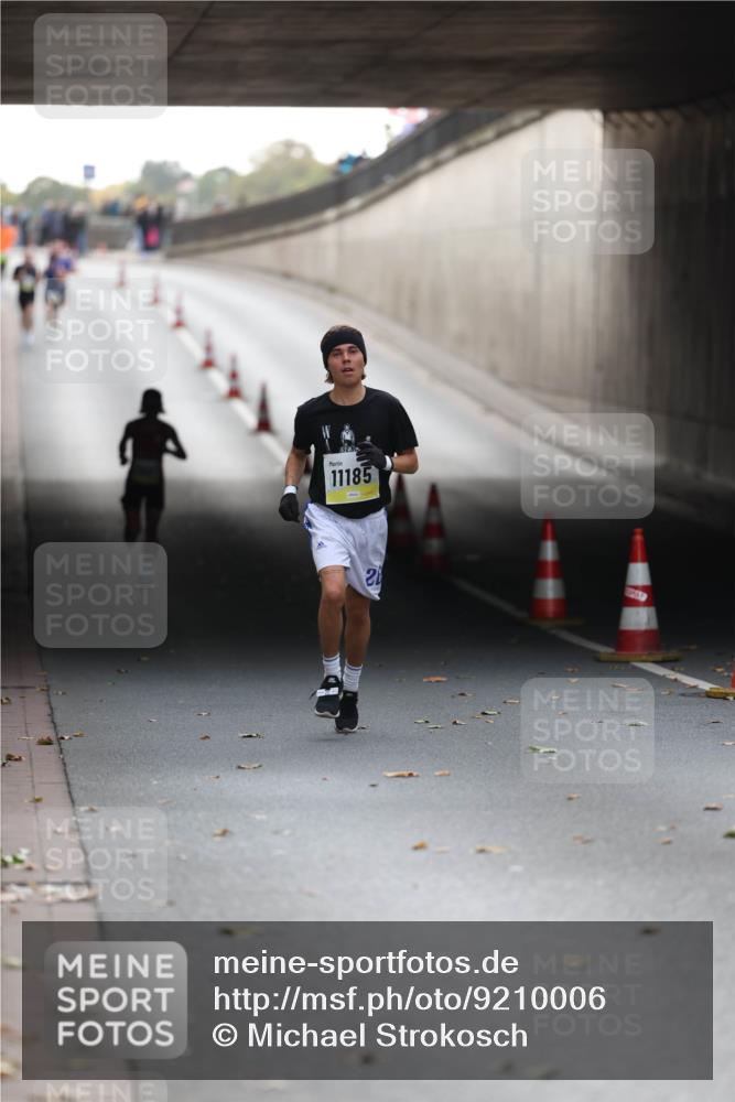 05.10.2025 - 20. swb-Marathon Bremen Michael Strokosch http://msf.ph/oto/9210006 05.10.2025 10:32:25 Laufen 11185, 2 meine-sportfotos.de