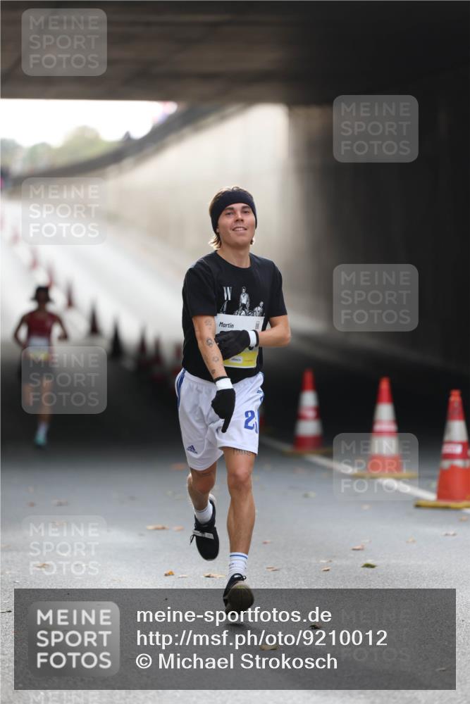 05.10.2025 - 20. swb-Marathon Bremen Michael Strokosch http://msf.ph/oto/9210012 05.10.2025 10:32:27 Laufen 2, 13888577 meine-sportfotos.de