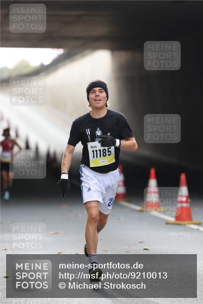 05.10.2025 - 20. swb-Marathon Bremen Michael Strokosch http://msf.ph/oto/9210013 05.10.2025 10:32:28 Laufen 11185, 20 meine-sportfotos.de